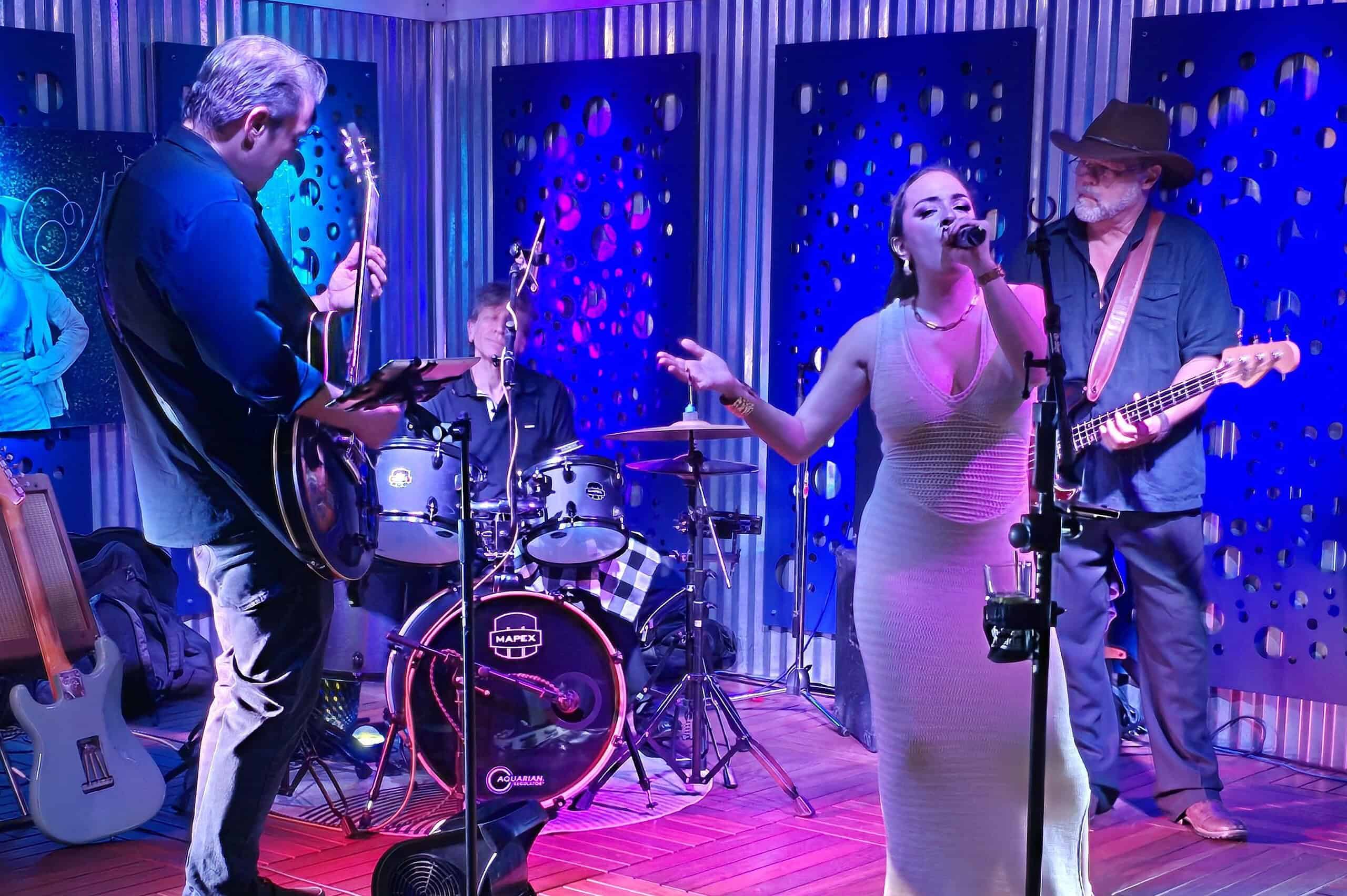 Melinda Elena Duo at The Cove